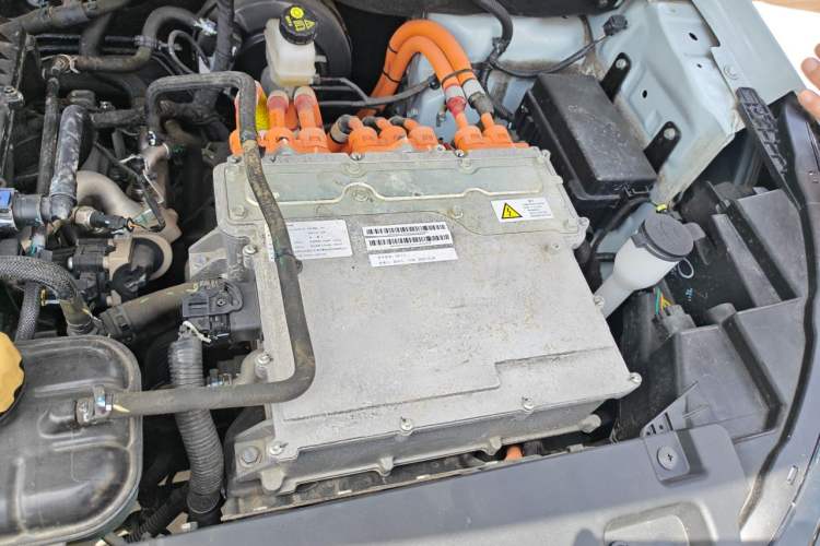 Used Wuling Asta 2022 2.0L DHT Electric-Speed Version Engine Bay Left