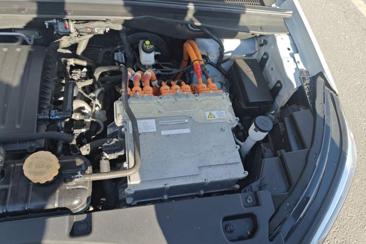 Used Wuling Asta 2022 2.0L DHT Electric-Speed Version Engine Bay Left
