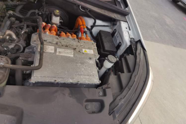 Used Wuling Asta 2022 2.0L DHT Electric-Speed Version Engine Bay Left