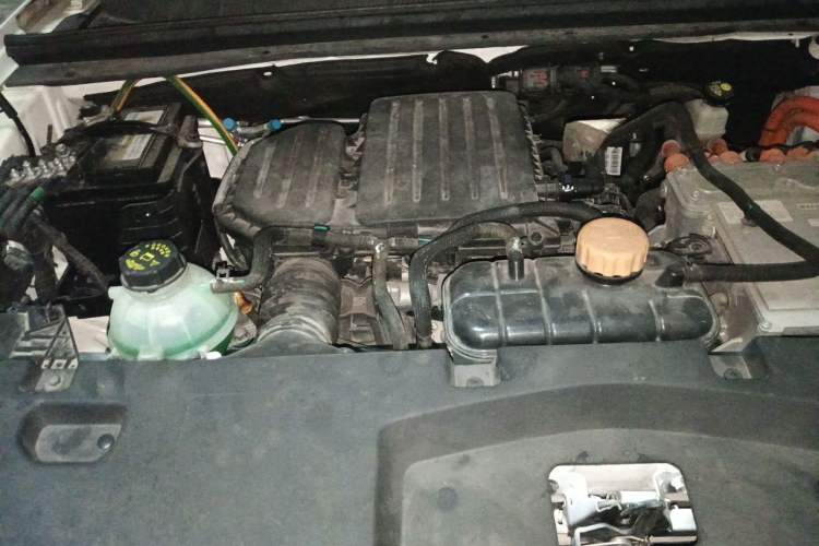 Used Wuling Asta 2022 2.0L DHT Electric-Speed Version Engine Bay Right