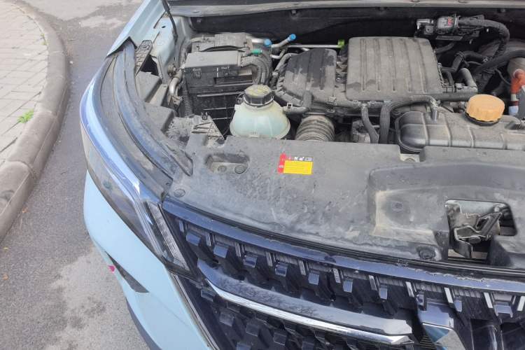 Used Wuling Asta 2022 2.0L DHT Electric-Speed Version Engine Bay Right