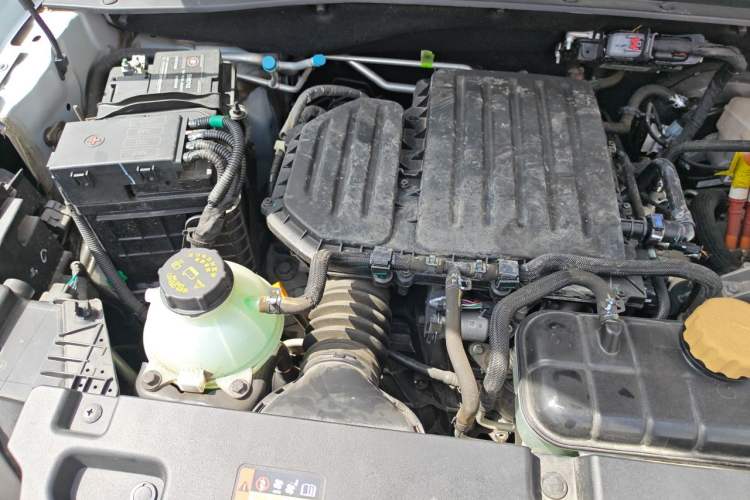 Used Wuling Asta 2022 2.0L DHT Electric-Speed Version Engine Bay Right