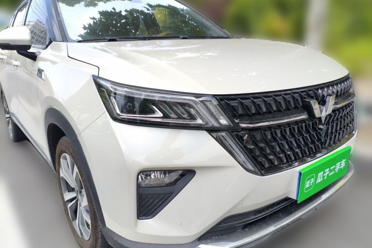 Used Wuling Asta 2022 2.0L DHT Electric-Speed Version Front Right 45 Deg