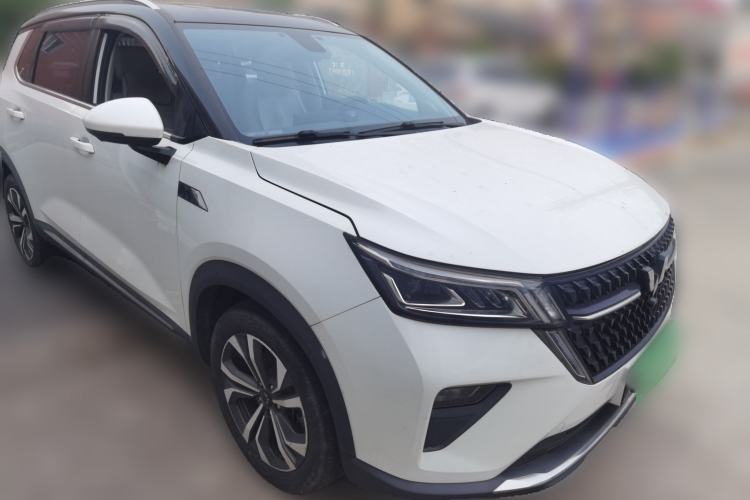 Used Wuling Asta 2022 2.0L DHT Electric-Speed Version Front Right 45 Deg