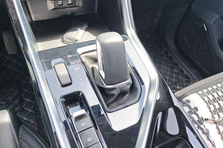 Used Wuling Asta 2022 2.0L DHT Electric-Speed Version Gear Lever