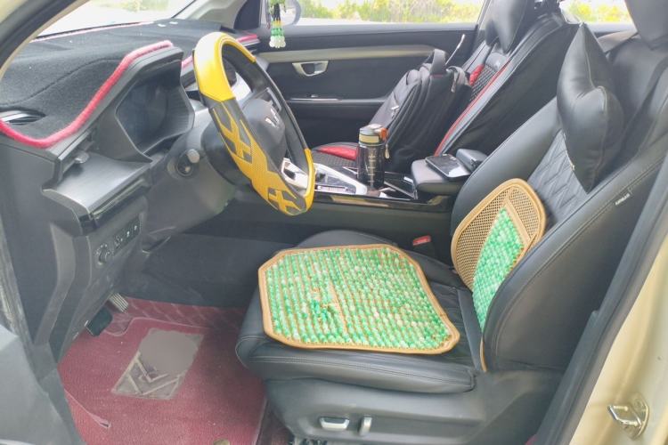 Used Wuling Asta 2022 2.0L DHT Electric-Speed Version Left Front Seat