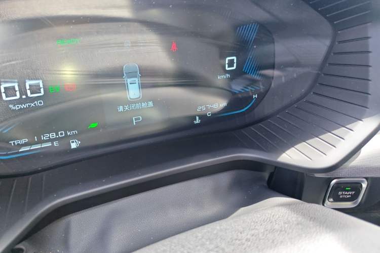 Used Wuling Asta 2022 2.0L DHT Electric-Speed Version Odometer Close Up