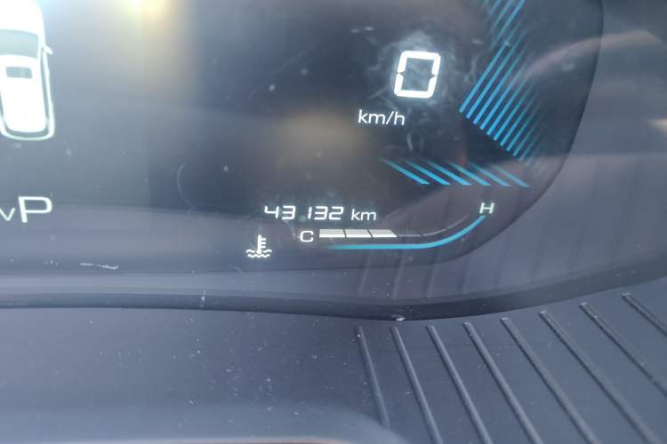 Used Wuling Asta 2022 2.0L DHT Electric-Speed Version Odometer Close Up