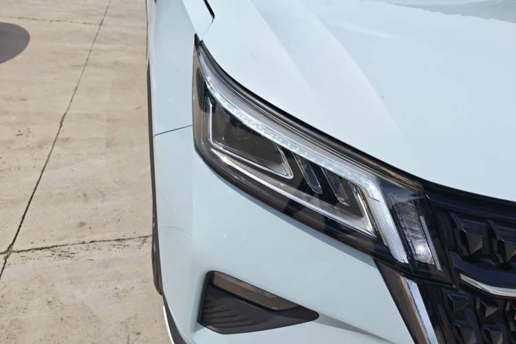 Used Wuling Asta 2022 2.0L DHT Electric-Speed Version Right Front Headlight