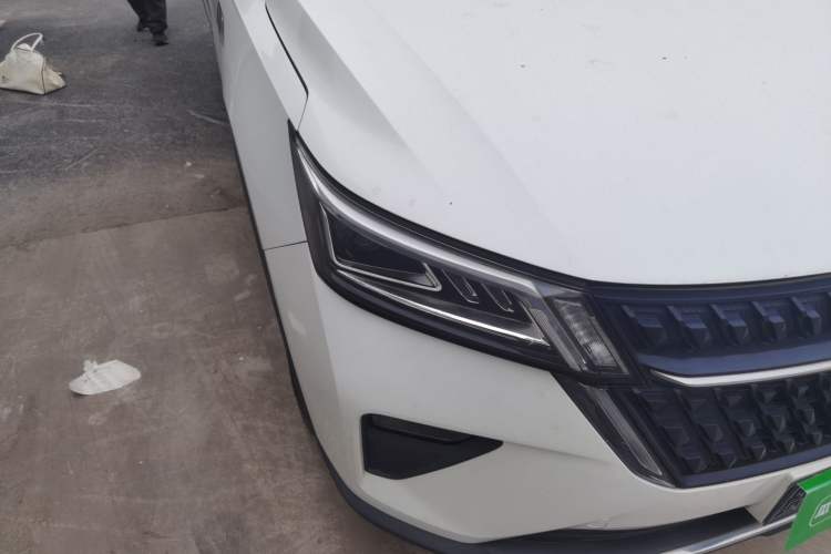 Used Wuling Asta 2022 2.0L DHT Electric-Speed Version Right Front Headlight