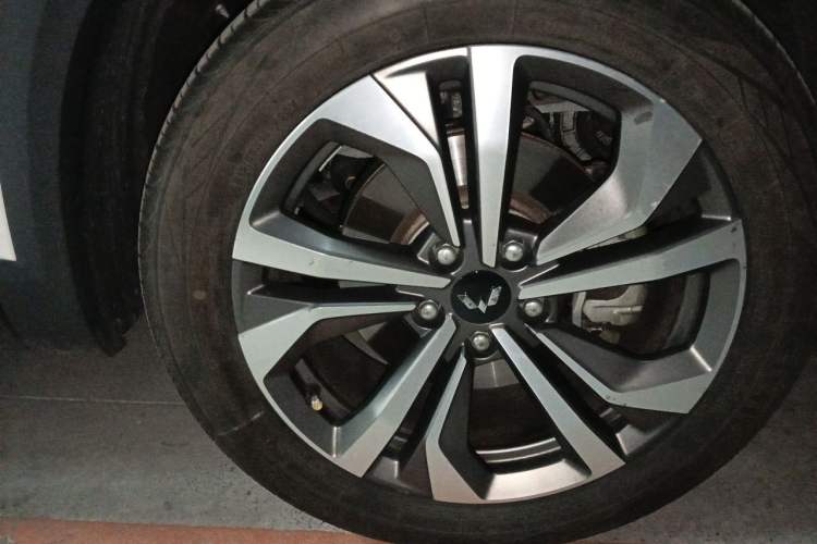Used Wuling Asta 2022 2.0L DHT Electric-Speed Version Right Front Wheel Hub