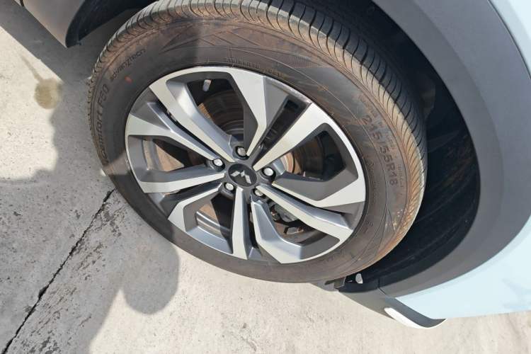 Used Wuling Asta 2022 2.0L DHT Electric-Speed Version Right Front Wheel Hub