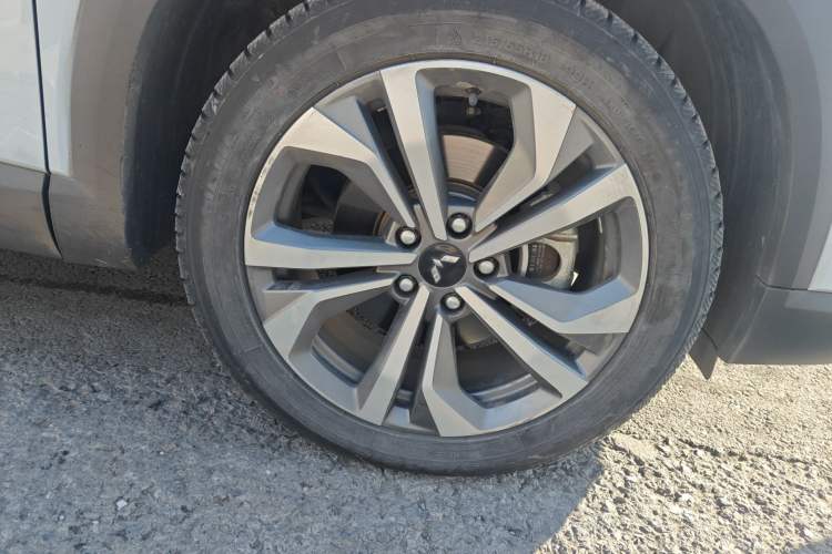 Used Wuling Asta 2022 2.0L DHT Electric-Speed Version Right Front Wheel Hub