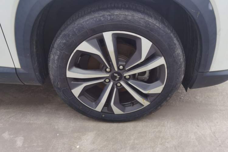 Used Wuling Asta 2022 2.0L DHT Electric-Speed Version Right Front Wheel Hub