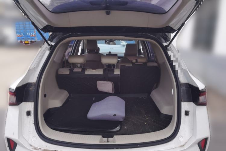 Used Wuling Asta 2022 2.0L DHT Electric-Speed Version Trunk