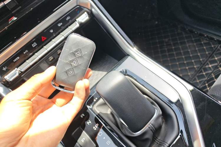 Used Wuling Asta 2022 2.0L DHT Electric-Speed Version Vehicle Key