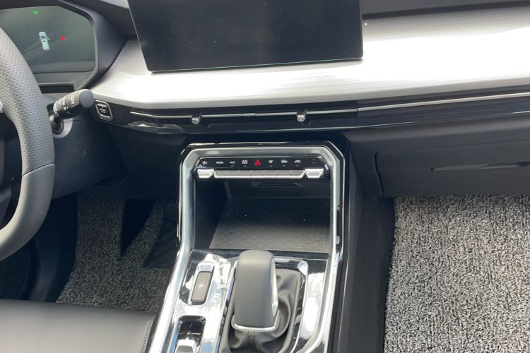 Used Wuling Asta 2022 2.0L DHT Electric-Speed Version Audio And AC Panel