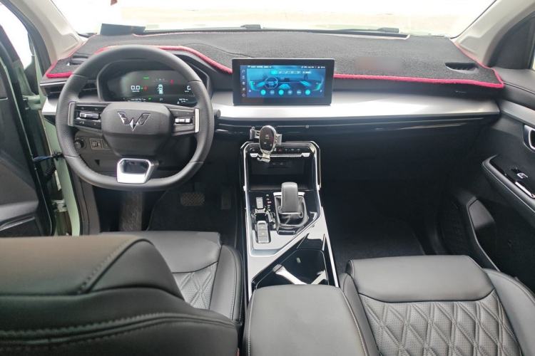 Used Wuling Asta 2022 2.0L DHT Electric-Speed Version Center Console