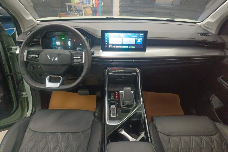 Used Wuling Asta 2022 2.0L DHT Electric-Speed Version Center Console