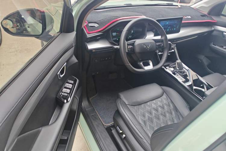 Used Wuling Asta 2022 2.0L DHT Electric-Speed Version Driver Seat