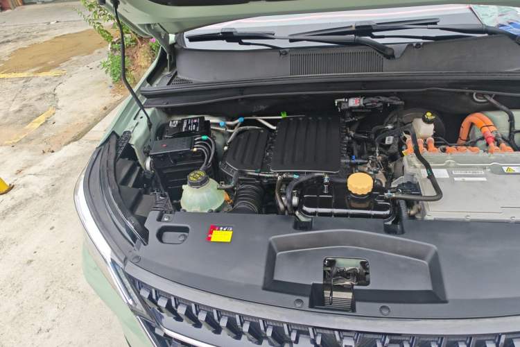 Used Wuling Asta 2022 2.0L DHT Electric-Speed Version Engine Bay Right