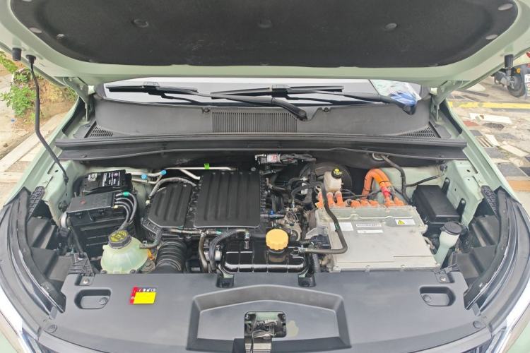 Used Wuling Asta 2022 2.0L DHT Electric-Speed Version Engine Bay