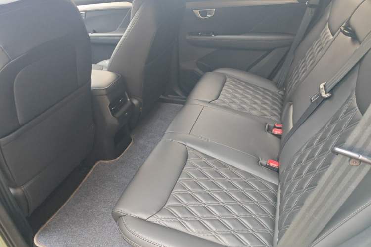 Used Wuling Asta 2022 2.0L DHT Electric-Speed Version Left Rear Seat