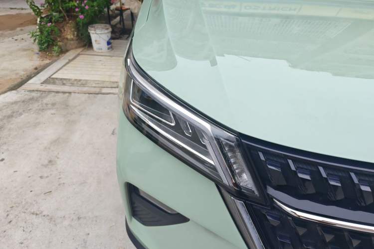 Used Wuling Asta 2022 2.0L DHT Electric-Speed Version Right Front Headlight