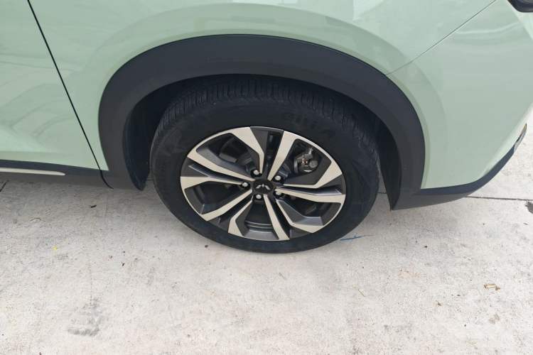 Used Wuling Asta 2022 2.0L DHT Electric-Speed Version Right Front Wheel Hub