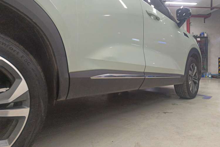 Used Wuling Asta 2022 2.0L DHT Electric-Speed Version Right Side Sill