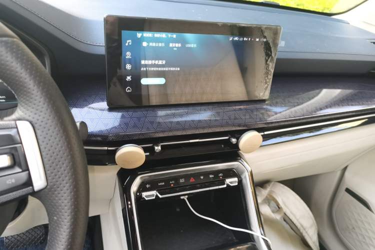 Used Wuling Asta 2022 2.0L DHT Electric-Speed Version Audio And AC Panel