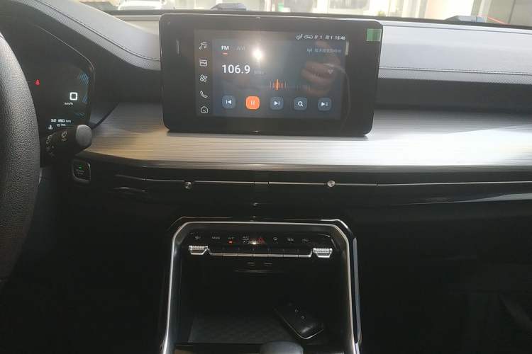 Used Wuling Asta 2022 2.0L DHT Electric Power Version Audio And AC Panel