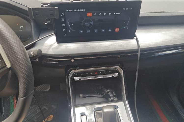 Used Wuling Asta 2022 2.0L DHT Electric-Speed Version Audio And AC Panel