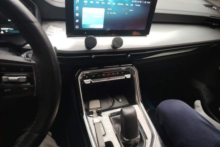 Used Wuling Asta 2022 2.0L DHT Electric-Speed Version Audio And AC Panel