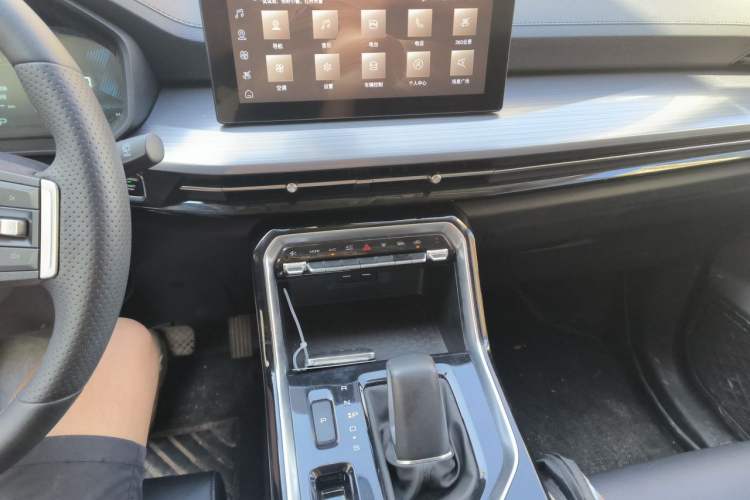 Used Wuling Asta 2022 2.0L DHT Electric-Speed Version Audio And AC Panel