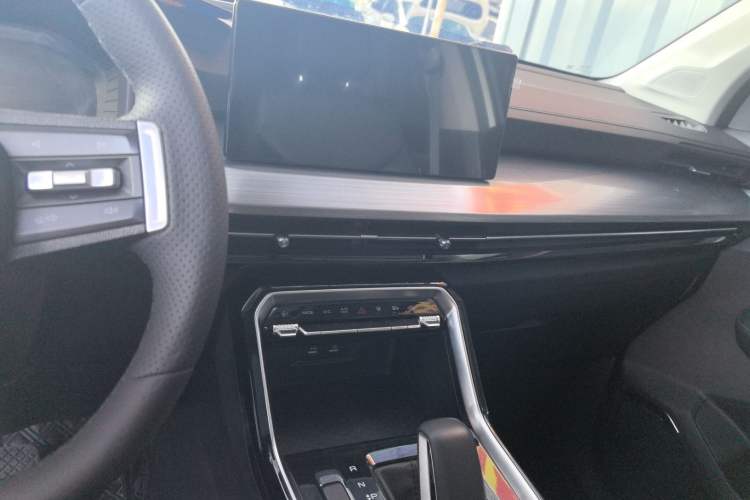 Used Wuling Asta 2022 2.0L DHT Electric-Speed Version Audio And AC Panel