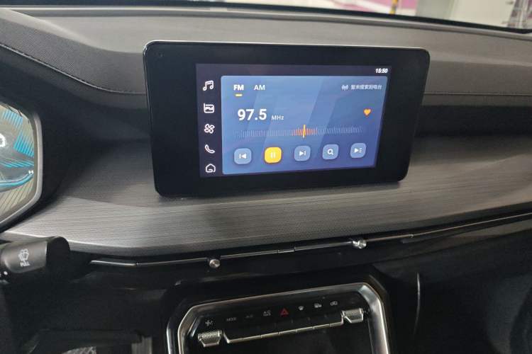 Used Wuling Asta 2022 2.0L DHT Electric Power Version Audio And AC Panel
