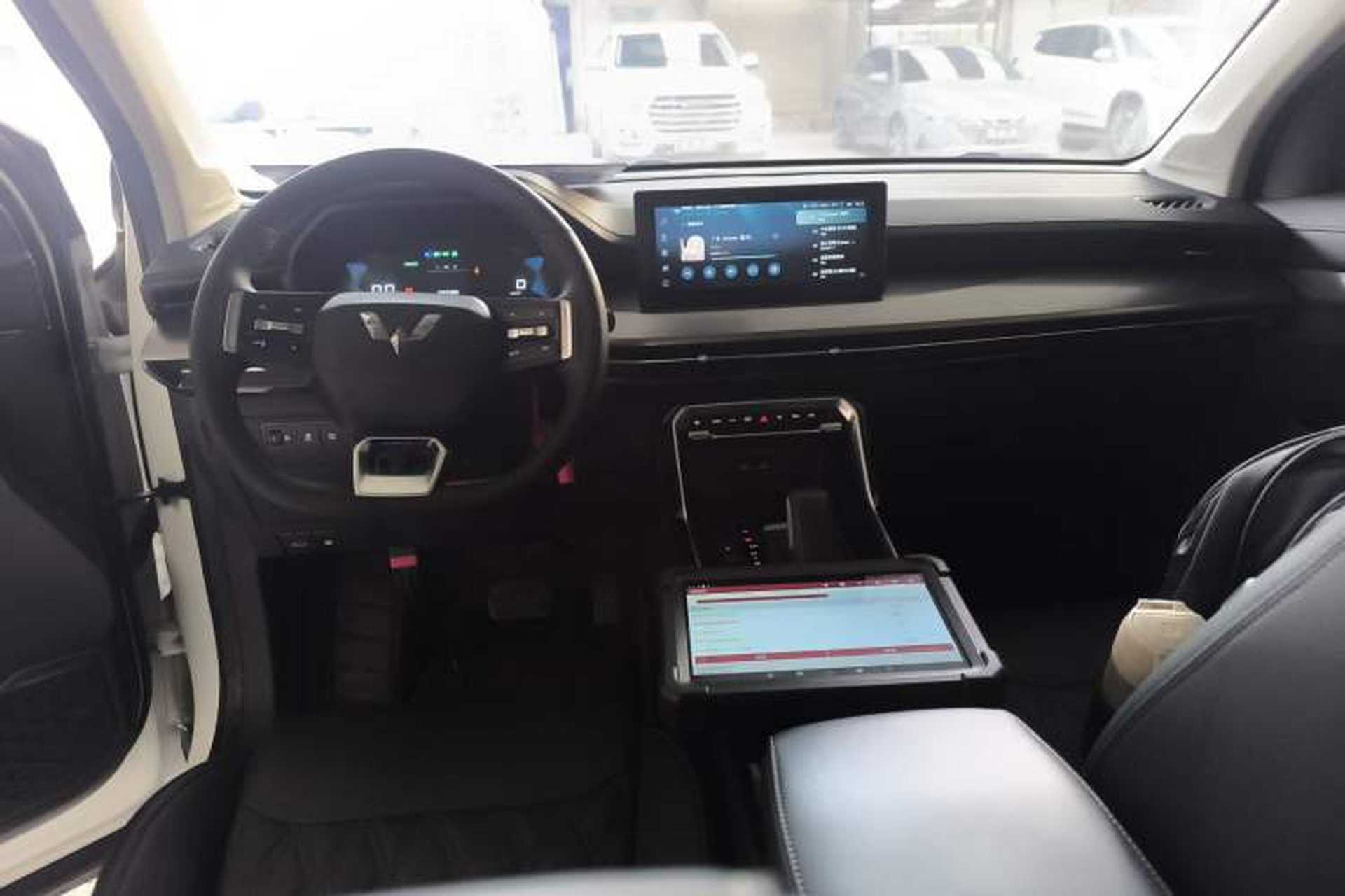 Used Wuling Asta 2022 2.0L DHT Electric-Speed Version Center Console