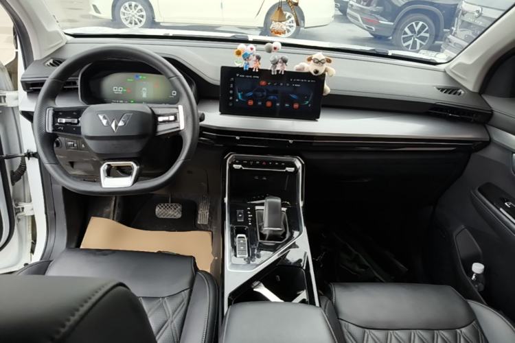 Used Wuling Asta 2022 2.0L DHT Electric-Speed Version Center Console