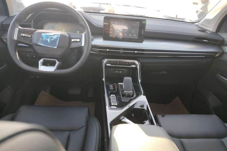 Used Wuling Asta 2022 2.0L DHT Electric Power Version Center Console