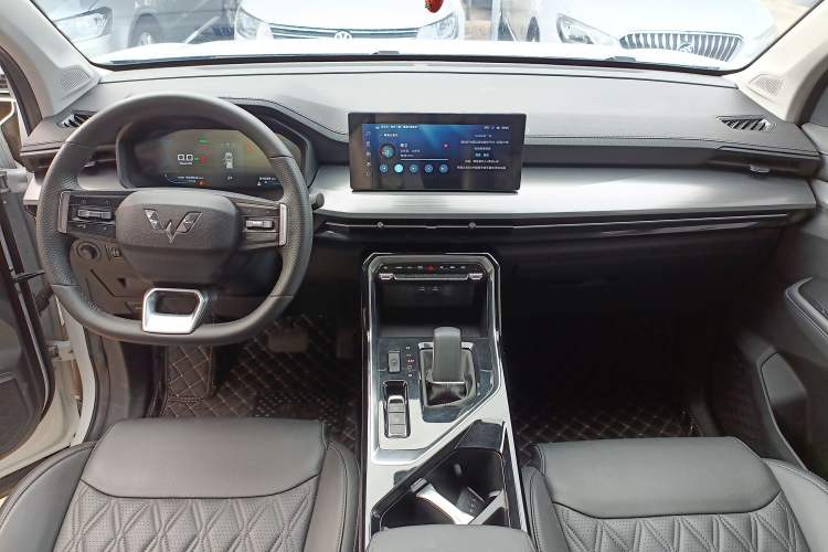 Used Wuling Asta 2022 2.0L DHT Electric-Speed Version Center Console