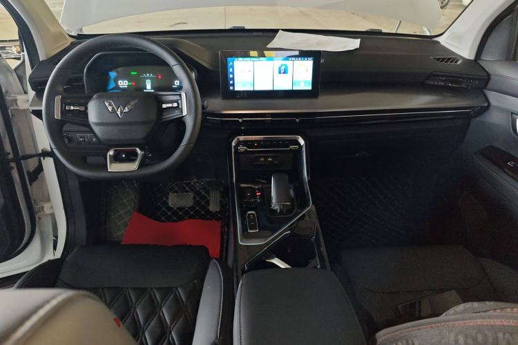 Used Wuling Asta 2022 2.0L DHT Electric-Speed Version Center Console