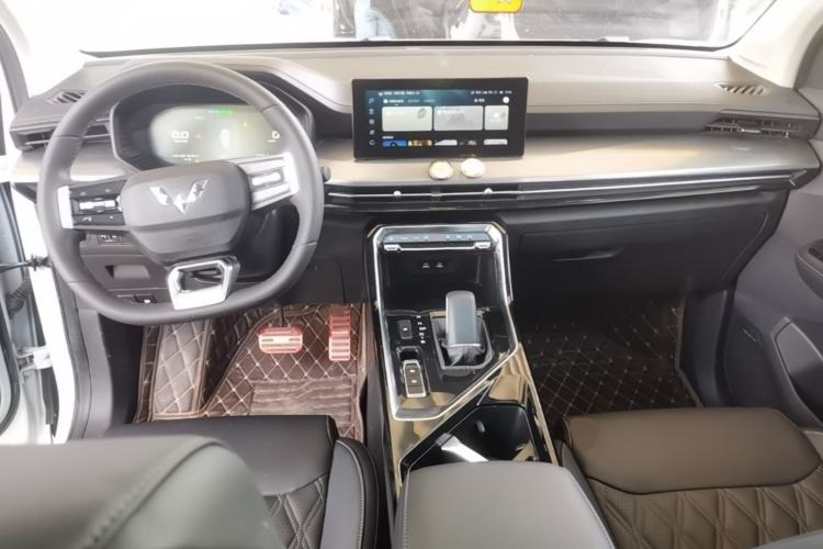 Used Wuling Asta 2022 2.0L DHT Electric-Speed Version Center Console