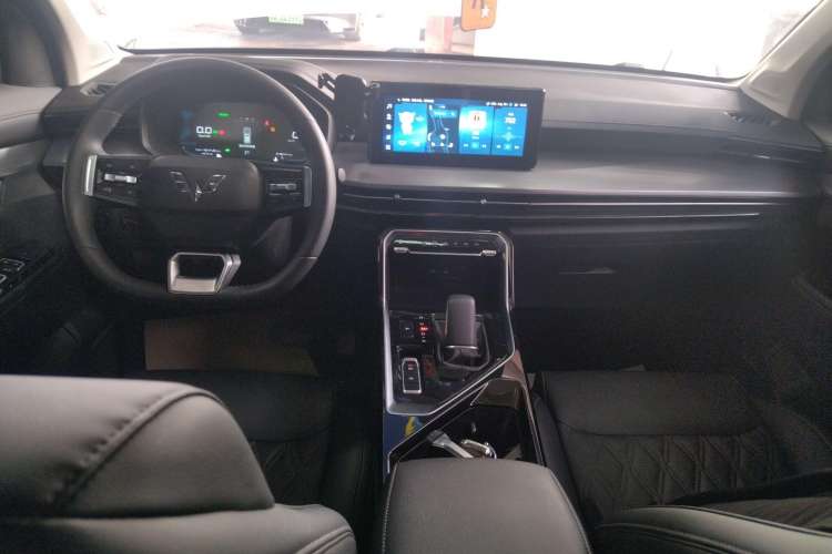 Used Wuling Asta 2022 2.0L DHT Electric-Speed Version Center Console