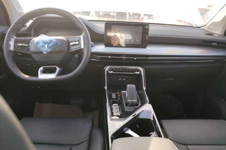 Used Wuling Asta 2022 2.0L DHT Electric Power Version Center Console