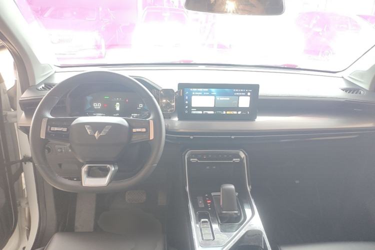 Used Wuling Asta 2022 2.0L DHT Electric-Speed Version Center Console