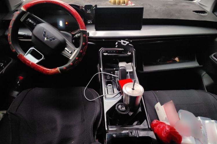 Used Wuling Asta 2022 2.0L DHT Electric-Speed Version Center Console