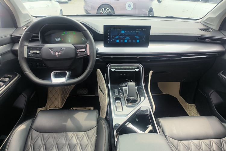 Used Wuling Asta 2022 2.0L DHT Electric-Speed Version Center Console