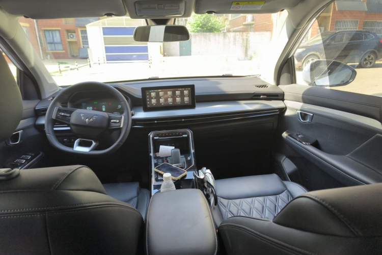 Used Wuling Asta 2022 2.0L DHT Electric-Speed Version Center Console