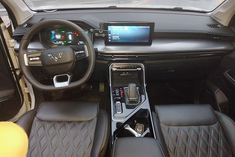 Used Wuling Asta 2022 2.0L DHT Electric-Speed Version Center Console